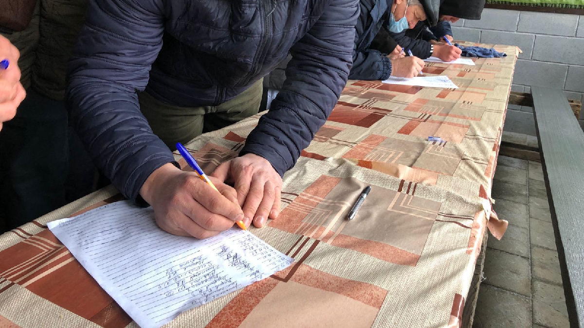 У Криму кримські татари підписують колективну заяву до окупаційних правоохоронних органів
